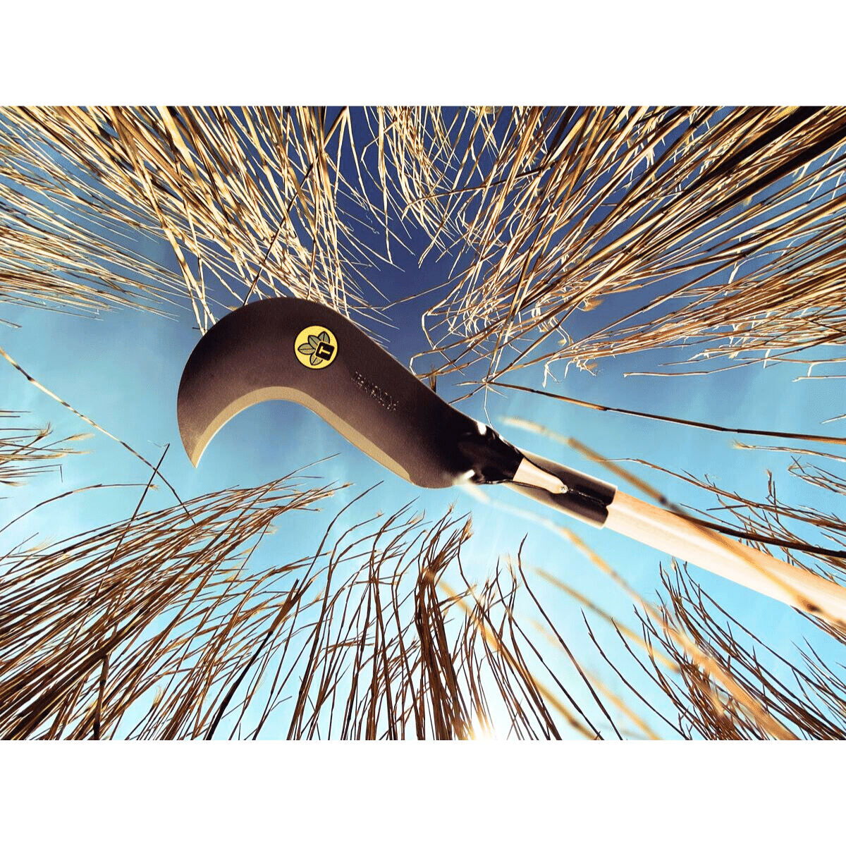 Tramontina Curved Steel Scythe with Wooden Handle 110 cm - Image 2