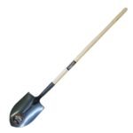Round shovel with wooden handle